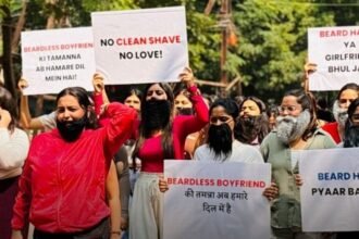 दाढ़ी रखो या गर्लफ्रेंड रखो, 'No Clean Shave No Girlfriend' के नारे लगाते हुए सड़कों पर उतरीं लड़कियां, वीडियो वायरल